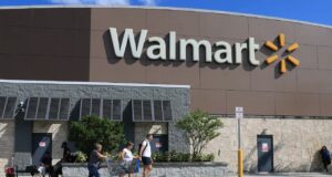 Walmart hits $1trn market capitalisation for first time Walmart