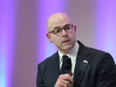 Fed Governor resigns as White House Council chairman Governor