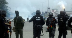 Police disperse minibus drivers with tear gas for blocking Lekki-Epe Expressway Police