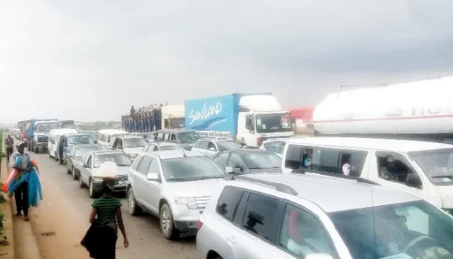 FG diverts traffic on Lagos–Ibadan expressway over Kara bridge repairs