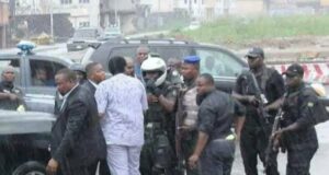 Gunmen attack Amaechi’s convoy, burn ADC office in Rivers