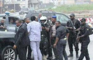 Gunmen attack Amaechi’s convoy, burn ADC office in Rivers