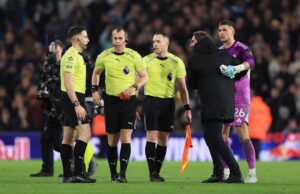 Leeds coach Farke fined, suspended for confronting EPL referee Leeds