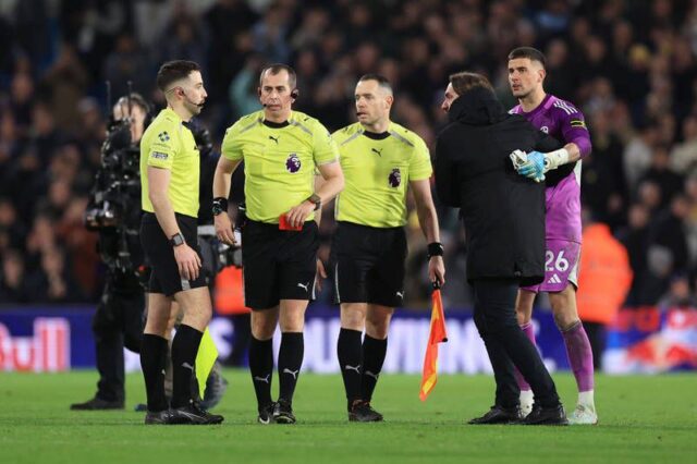 Leeds coach Farke fined, suspended for confronting EPL referee Leeds