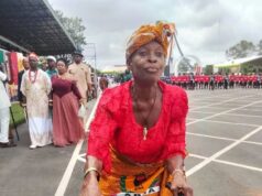 ‘Reward for N100,000’: 74-year-old woman gifts Soludo live fowl at inauguration Fowl