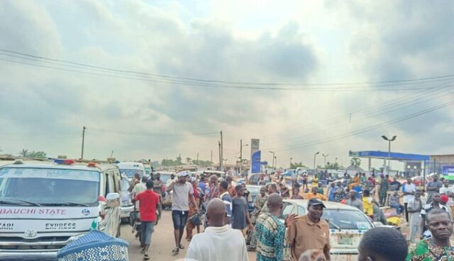 Insecurity: Motorists stranded as residents protest, block Ondo highway Residents