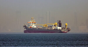 Iran shuts Strait of Hormuz again: Latest developments in Middle East war Strait of Hormuz