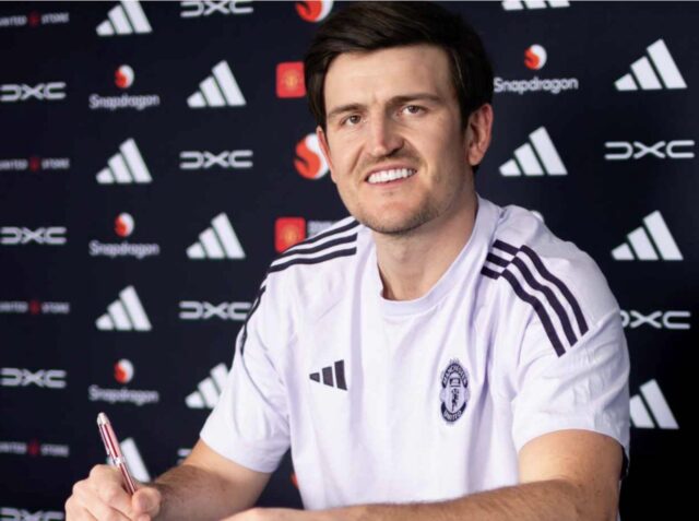 Maguire extends Man United contract Maguire