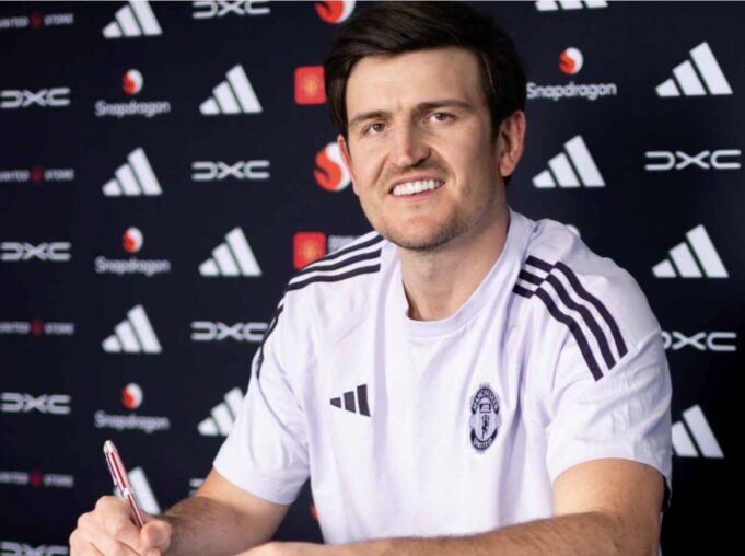 Maguire extends Man United contract Maguire