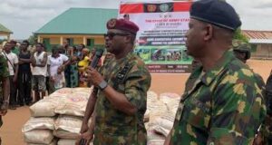 Army distribute fertilisers to Benue farmers in push for peace