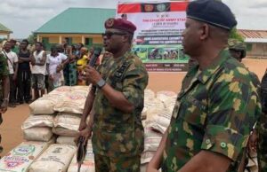 Army distribute fertilisers to Benue farmers in push for peace