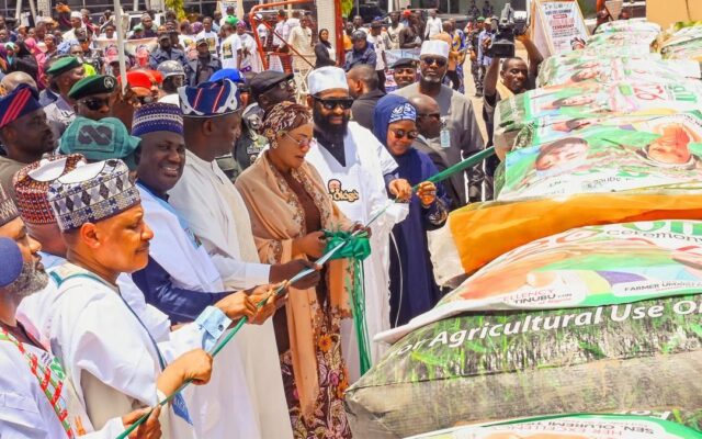 Oluremi Tinubu flags off 2026 planting season in Niger, distributes farm inputs