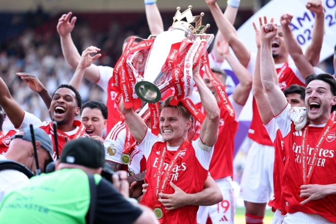 Arsenal lift Premier League Arsenal