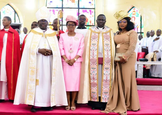 Anglican Bishop Familoni Bishop