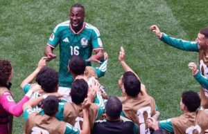 Mexico beat South Africa 2–0 in World Cup opener