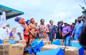 Yayi’s wife empowers 3,000 Ogun widows with cash grants, business tools Widows