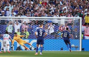 France edge Paraguay to reach World Cup quarter-finals