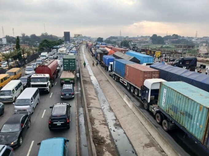 Multiple crashes cause gridlock on Lagos-Ibadan expressway Lagos