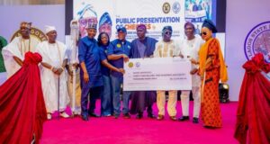 Sanwo-Olu pays N3.1bn compensation to 300 Lagos property owners Sanwo-Olu