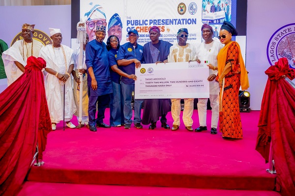 Sanwo-Olu pays N3.1bn compensation to 300 Lagos property owners Sanwo-Olu