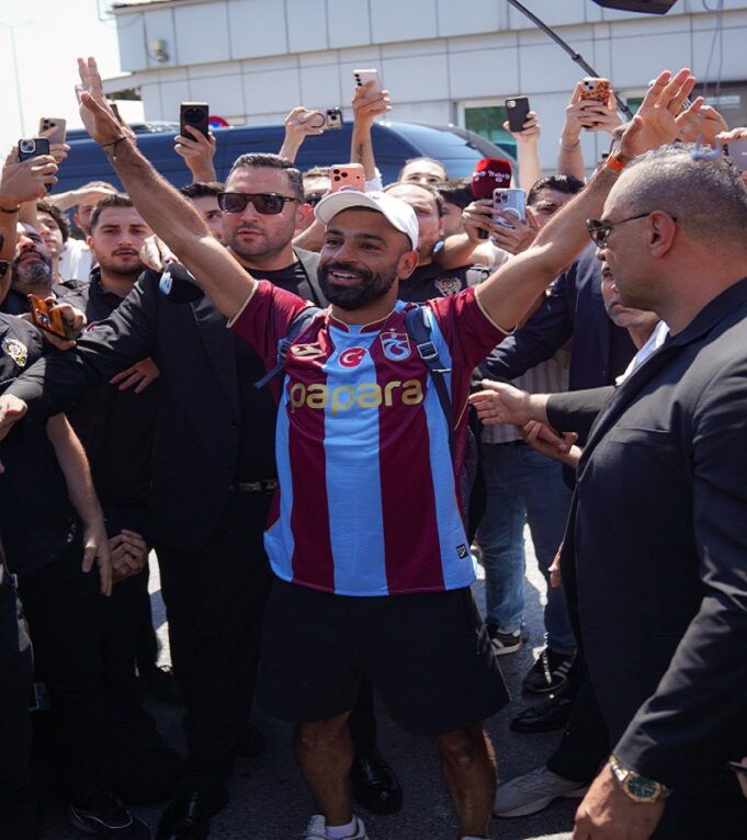 Salah arrives in Turkey to complete Trabzonspor move Salah
