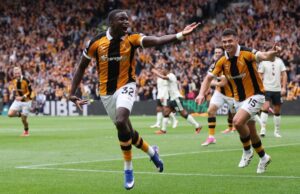 Hull City stun Manchester United in Premier League opener Hull
