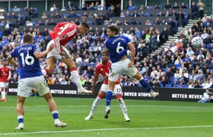 Everton snatch dramatic draw against Man Utd