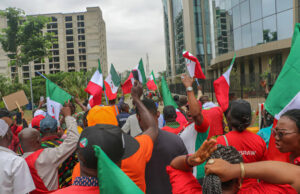 Federal workers demand N300,000 minimum wage, N1.5m top salary